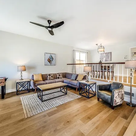 Remodeled 4 Bdrm With Ac, Jacuzzi, Foosball, Bikes, Roof Top Deck, Steps To Beach Shopping And Dining